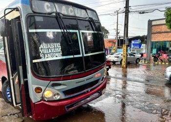 Violenta pelea entre conductores en Villa Elisa