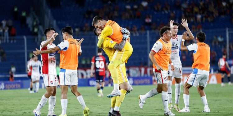 Nacional venció a Cerro Porteño y es nuevamente líder del Apertura 2026
