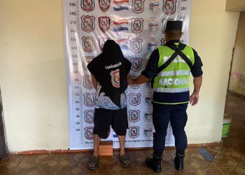 Detienen a hombre que habría golpeado a su pareja con una varilla de hierro