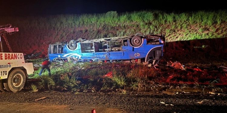 Vuelco de bus en Brasil dejó al menos 6 muertos y 45 heridos