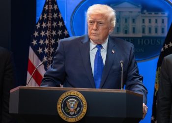 Donald Trump reduce medidas contra el cambio climático y lo presenta como una victoria
