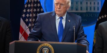 Donald Trump reduce medidas contra el cambio climático y lo presenta como una victoria