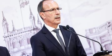 «No es cuestión avistar un avión y derribarlo, no forma parte de la operación»