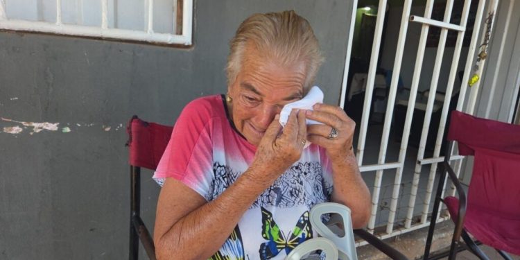 Abuelita denuncia que su nieta vendió su casa y la dejó en la calle