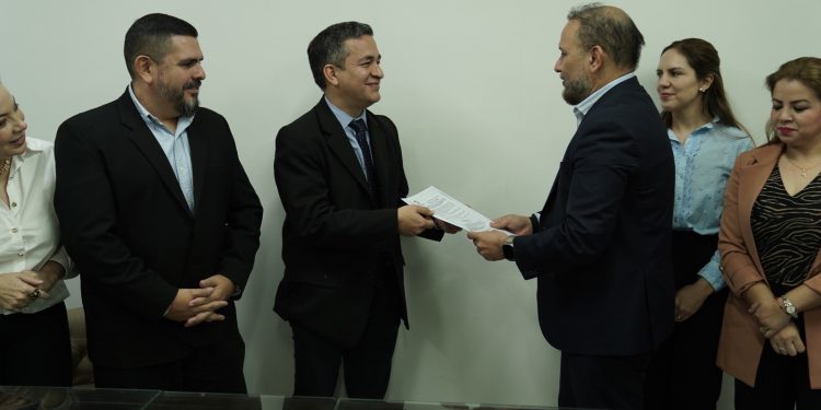 El Dr. Édgar Ortega Portillo asume como Director Interino de la Dirección Médica del Hospital Central del IPS