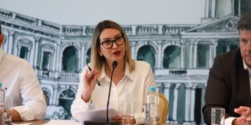 La ocupación crece por encima de la fuerza laboral y suma más de 118.900 nuevos trabajadores