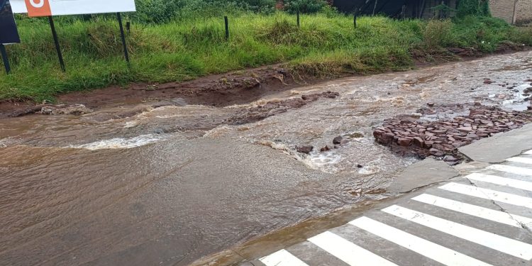 Niño arrastrado por raudal en San Lorenzo: intendente niega que obras de desagüe estaban paradas