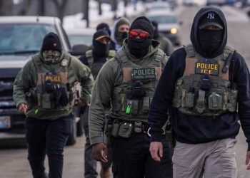 Jueza permite a agentes migratorios en California cubrirse el rostro