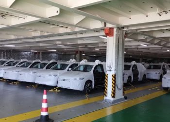 Beneficio de Mercedes se desplomó casi a la mitad en 2025 por caída de ventas en China