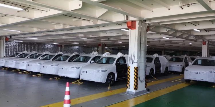 Beneficio de Mercedes se desplomó casi a la mitad en 2025 por caída de ventas en China