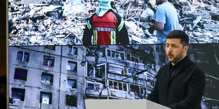 Zelenski calificó de «locura» la posibilidad de que Ucrania entregue el Donbás a Rusia