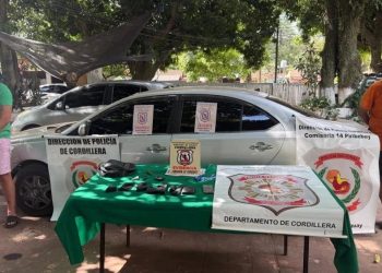 Un policía y civil con arresto domiciliario vigente, caen con vehículo robado