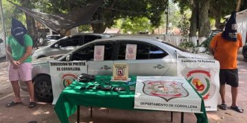 Un policía y civil con arresto domiciliario vigente, caen con vehículo robado