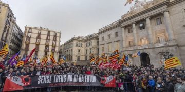 Unas 3.000 personas se manifiestan en Barcelona por un servicio de Rodalies digno