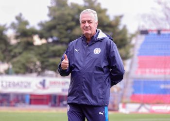 Alfaro define hoy a los titulares para enfrentar a Grecia