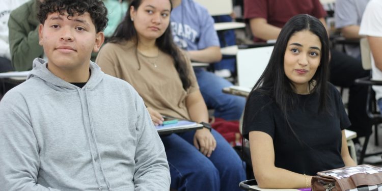 BECAL financiará cursos de idiomas para estudiantes universitarios