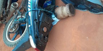 Un chico de 13 años murió tras choque entre motos