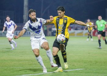 Paridad sin goles entre Ameliano y Guarani en Villeta