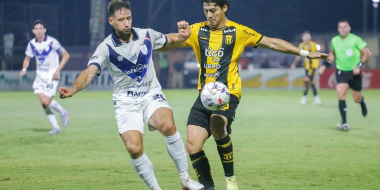 Paridad sin goles entre Ameliano y Guarani en Villeta