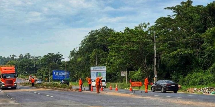 Avanza proceso de ampliación de la ruta PY01 con trabajos de conservación vial