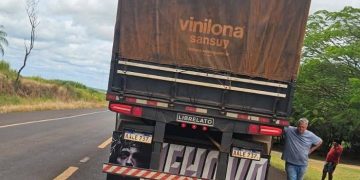 Colisión entre motocicleta y camión en Ybyrarobaná se cobra la vida de una menor