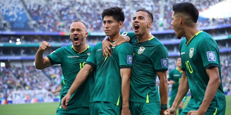 Bolivia remonta a Surinam y buscará ante Irak el cupo al Mundial
