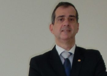 Ataques a Irán: «van a descabezar pero no mueren del todo», según exembajador