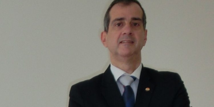 Ataques a Irán: «van a descabezar pero no mueren del todo», según exembajador