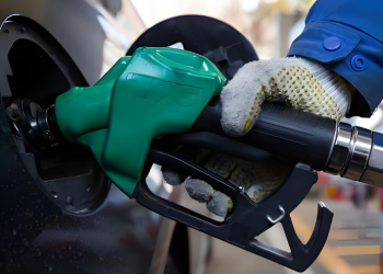 China fija precios máximos al combustible por conflicto en Medio Oriente