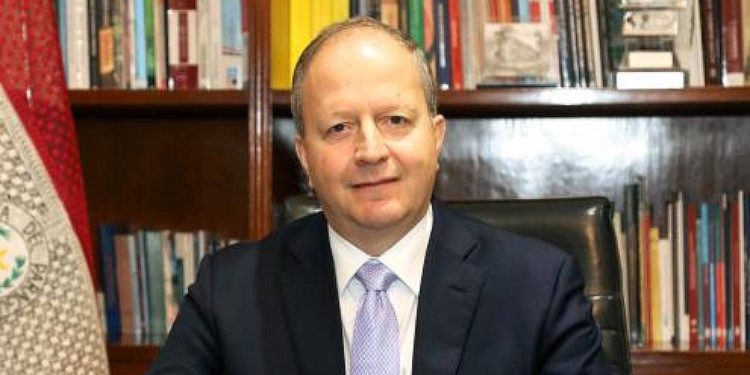 El Ministro Valdovinos aseguró que no renunciará a ser titular de Economía