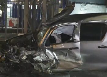 Dos camionetas chocaron de frente; hay una persona herida