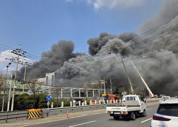 Incendio en fábrica de Corea del Sur deja decenas de heridos y varios desaparecidos