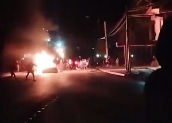 Protesta escala y termina con toma de sede del Partido Comunista en Cuba