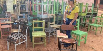 Denuncian entrega de muebles escolares en mal estado en comunidad educativa de Belén
