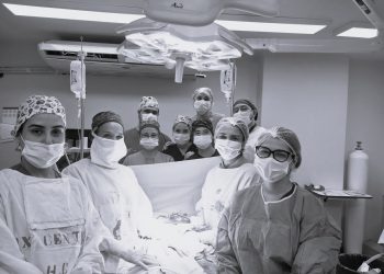 Extirpan tumor abdominal de más de 10 kilos a paciente de 34 años en el Hospital Central del IPS