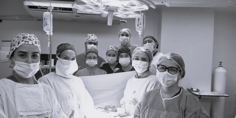 Extirpan tumor abdominal de más de 10 kilos a paciente de 34 años en el Hospital Central del IPS