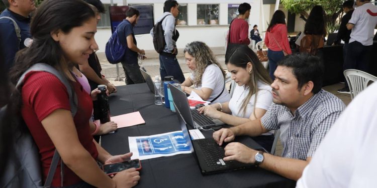 Ofrecen 240 vacancias laborales en Central y Alto Paraná