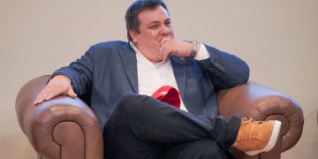 Hay ministros que deben irse por lentitud en resultados, dice gobernador