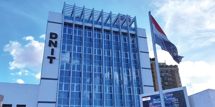 Pequeña disminución en recaudación de la DNIT en comparación a febrero de 2025