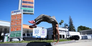 La guerra con Irán dispara precios de la gasolina en EEUU