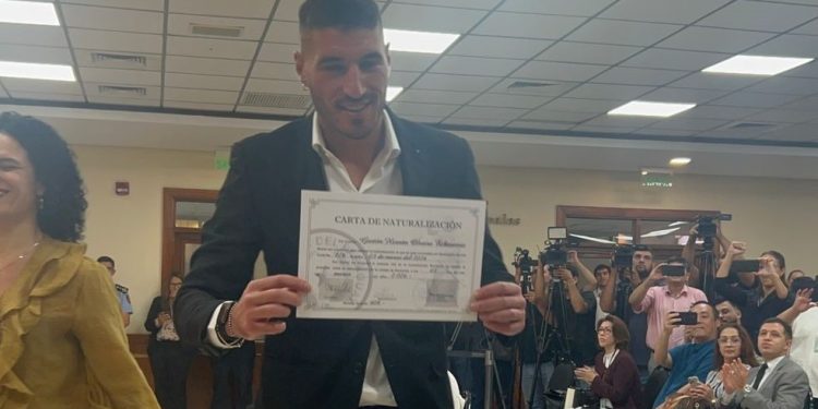 Gastón Olveira es paraguayo