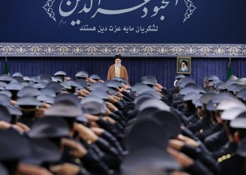 Irán niega pacto con EE.UU y amenaza con sostener altos los precios del petróleo