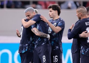 Exitoso examen de la Albirroja en Atenas