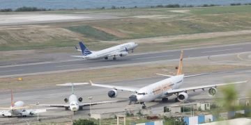 Miles de viajeros varados en aeropuertos de Medio Oriente