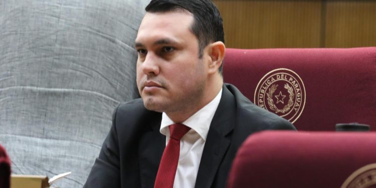 Cuestionan sobreseimiento de Hernán Rivas y hablan de “blanqueo” judicial