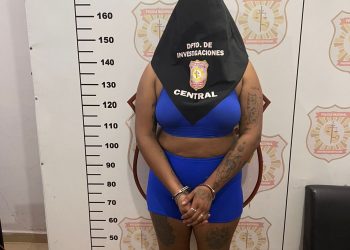 Joven es detenida por muerte de un hombre y ella afirma que se defendió