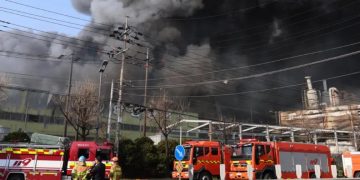 Corea del Sur: incendio en planta automotriz deja más de una decena de fallecidos