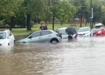 Intensas lluvias provocan inundaciones en Montevideo