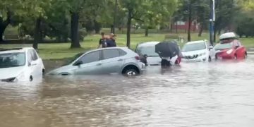 Intensas lluvias provocan inundaciones en Montevideo