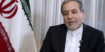 Irán cuestiona el «paraguas de seguridad» de EEUU y pide a los países vecinos expulsar sus tropas